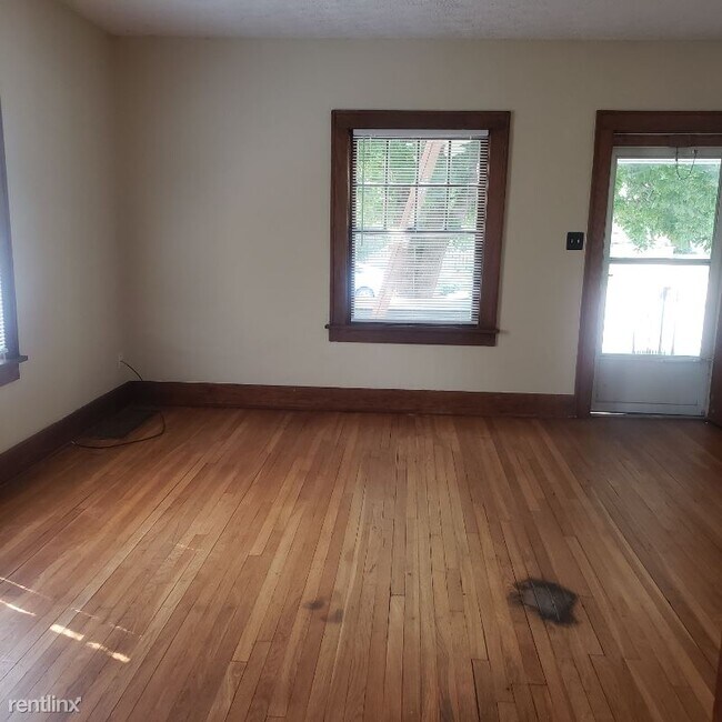 Foto del edificio - 3 br, 1.5 bath Townhome - 1002 RIVERSIDE