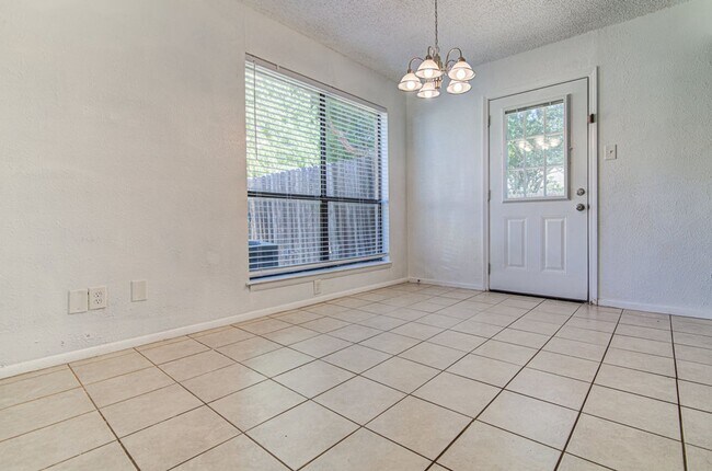 Building Photo - 1202 Westcott Dr