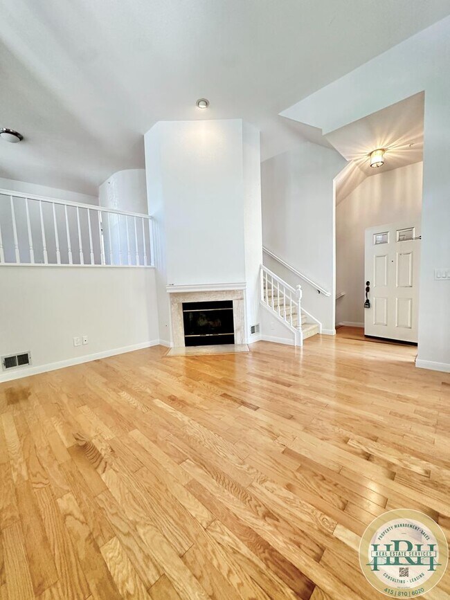 Foto del edificio - Charming 3BR|2.5BA Palo Alto Townhome – Pr...