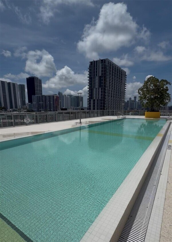 Foto del edificio - 90 NE 32nd St