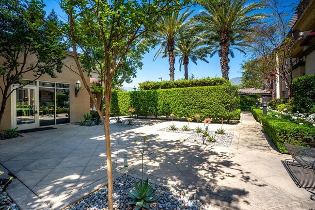 Building Photo - Glendora Park Place Apartments