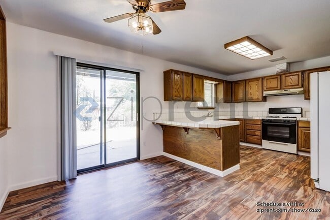 Building Photo - Unit