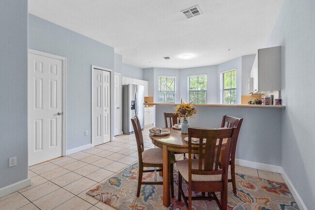 Building Photo - 2046 Shoma Dr