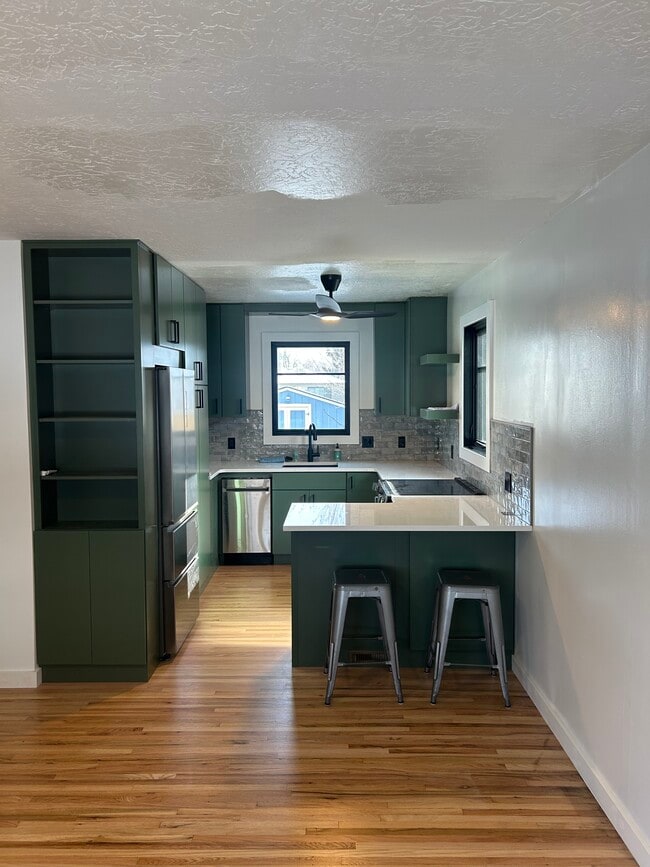 Building Photo - 410 S 13th Ave