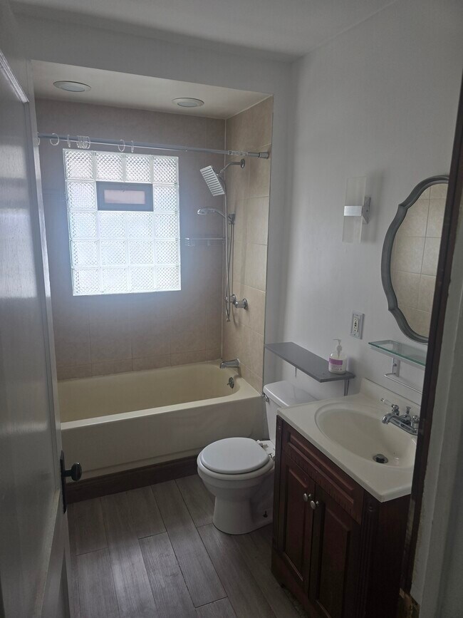 Foto del edificio - 311 Crestwood Ave