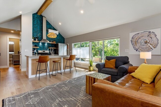 Building Photo - One Bedroom furnished ADU/apartment in The Highlands.