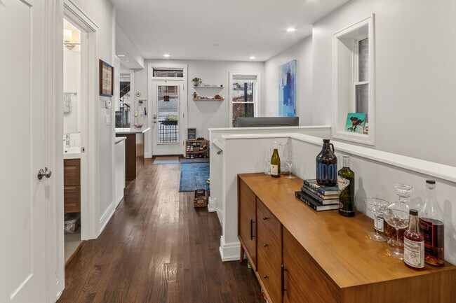 Foto del edificio - 859 N Hermitage Ave