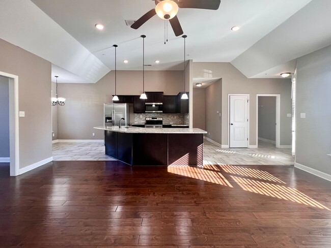 Building Photo - GlenCove9124