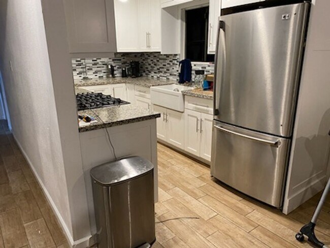 Building Photo - 3 Br 1 Ba available now