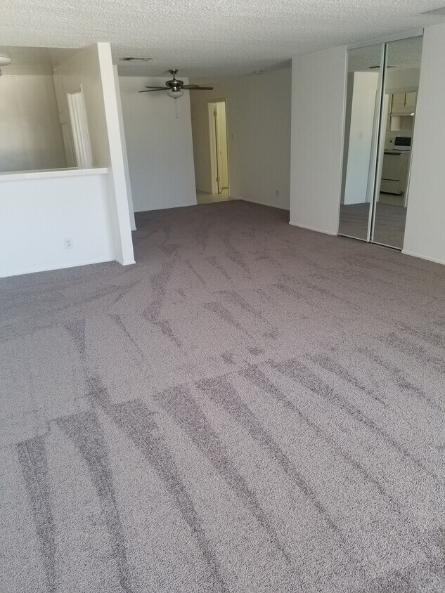 Foto principal - 13907 Oxnard St