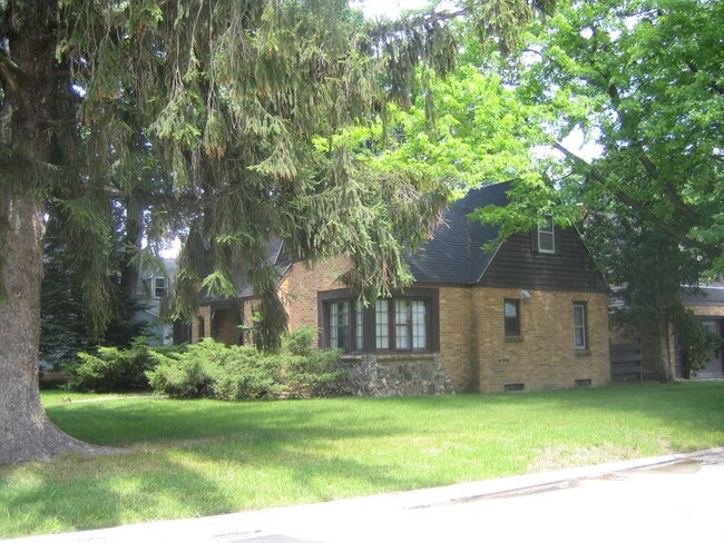 Foto del edificio - 917 S University Ave