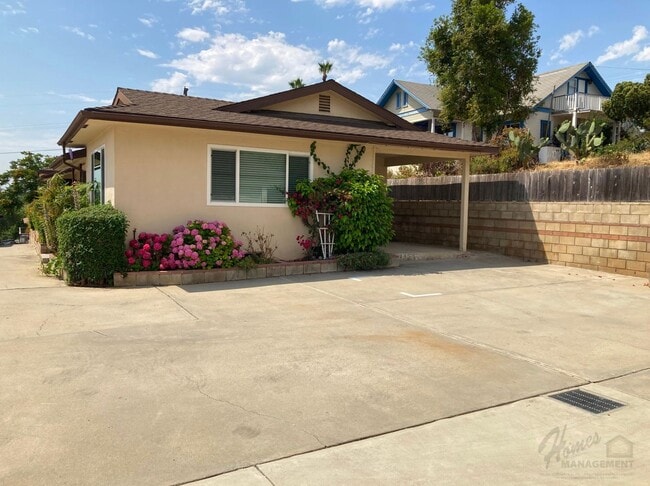 Building Photo - Homes Management - 2 Bed, 1.5 Bath Duplex ...