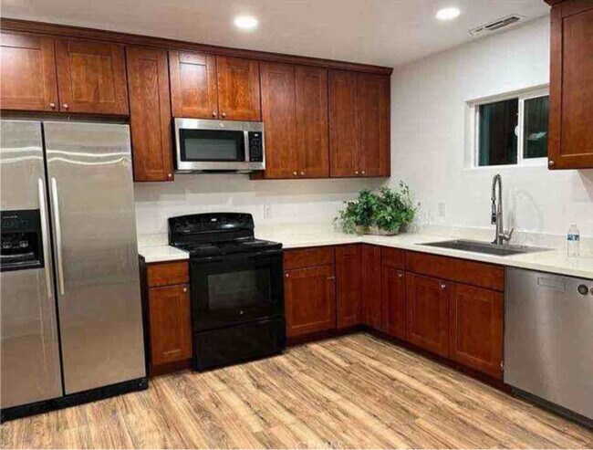 Foto del edificio - 335 W 20th St