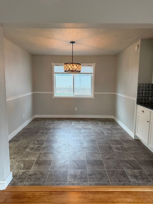 Building Photo - 5 bedroom house next to park