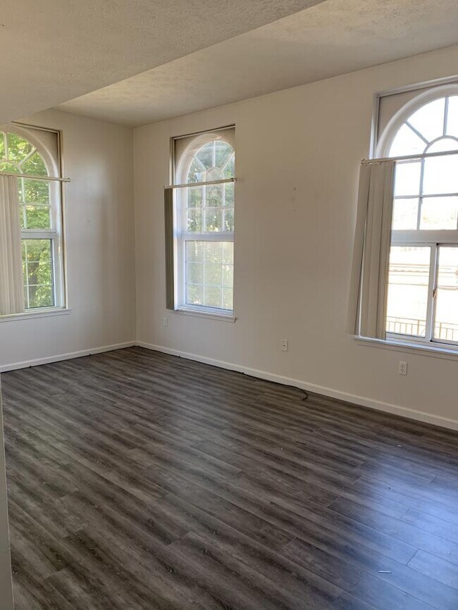 Foto del edificio - 2 bedroom in Coraopolis PA 15108