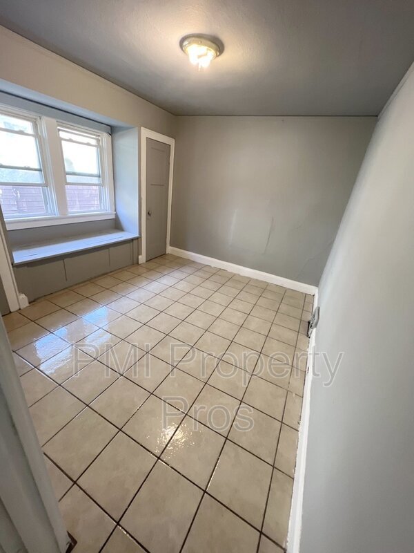Building Photo - 3843 N 24th Pl