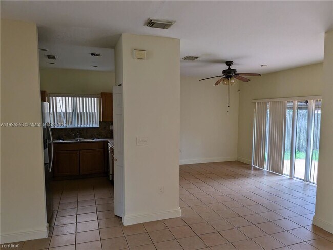 Building Photo - 4 br, 2 bath House - 1094 NE 41st Ave