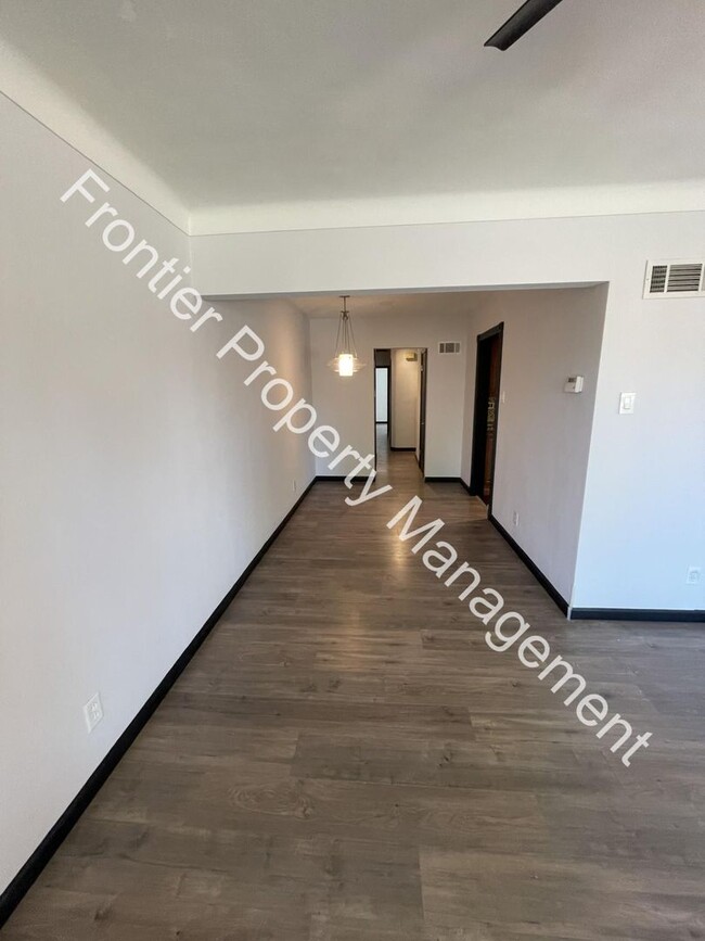 Building Photo - 755 Lepere