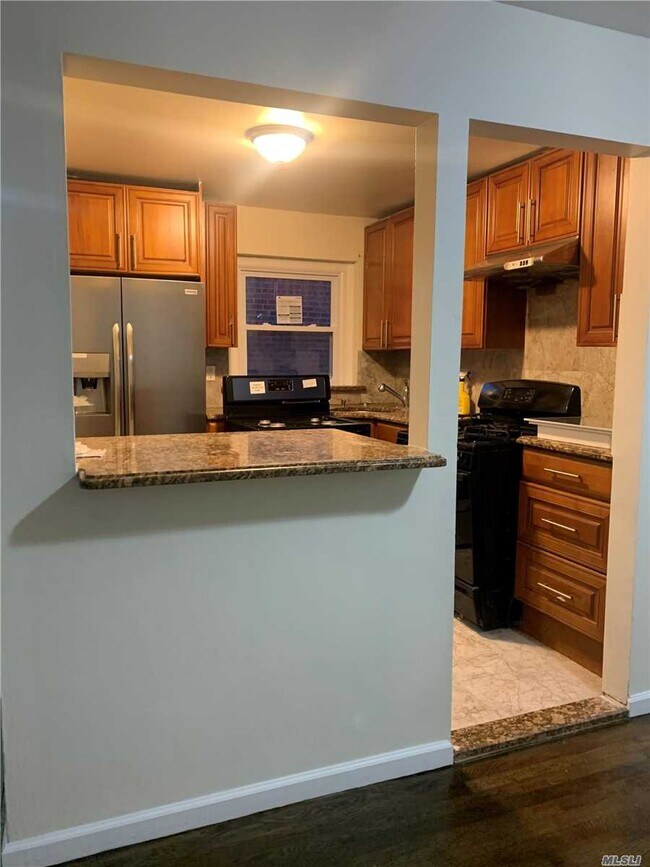Foto del edificio - 61-40-61165 165th St