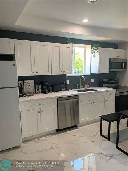 Foto del edificio - 1860 NW 24th Ave