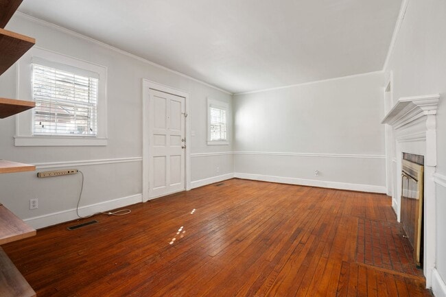 Building Photo - Charming Cape Cod Cottage near Duke Park!