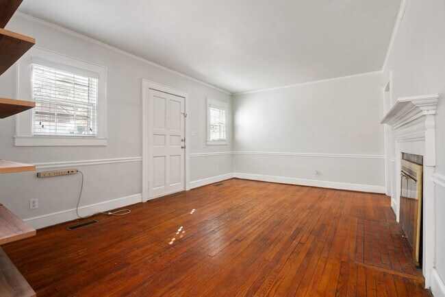 Foto del edificio - Charming Cape Cod Cottage near Duke Park!