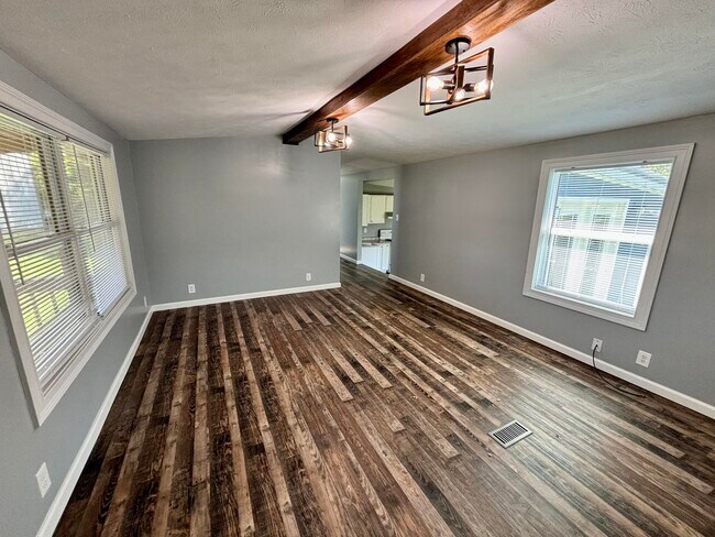 Building Photo - 52 Hillview Ave