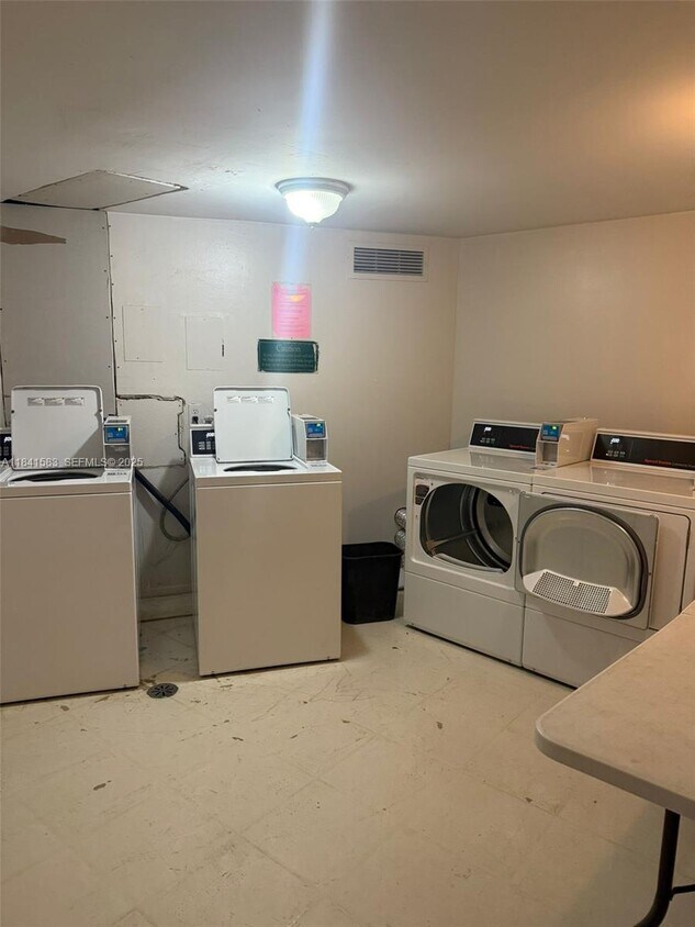 Foto del edificio - 2025 NE 164th St