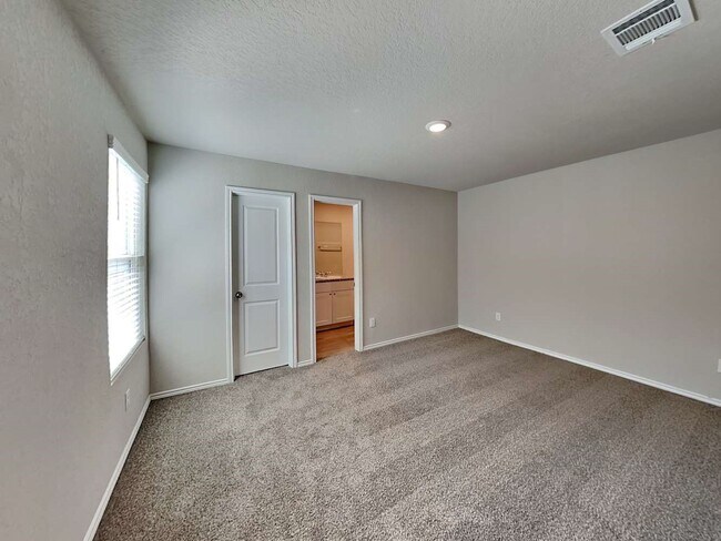 Foto del edificio - 4244 Thalweg Way