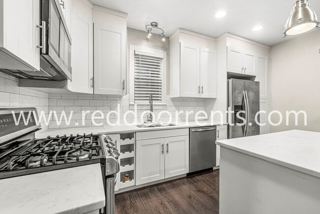 ? MOVE-IN SPECIAL: HALF OFF THE FIRST MONT... - ? MOVE-IN SPECIAL: HALF OFF THE FIRST MONT... House