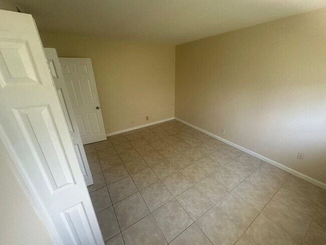 Foto del edificio - 637 NE 6th Ct