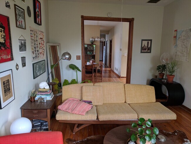Foto del edificio - 1639 N Claremont Ave