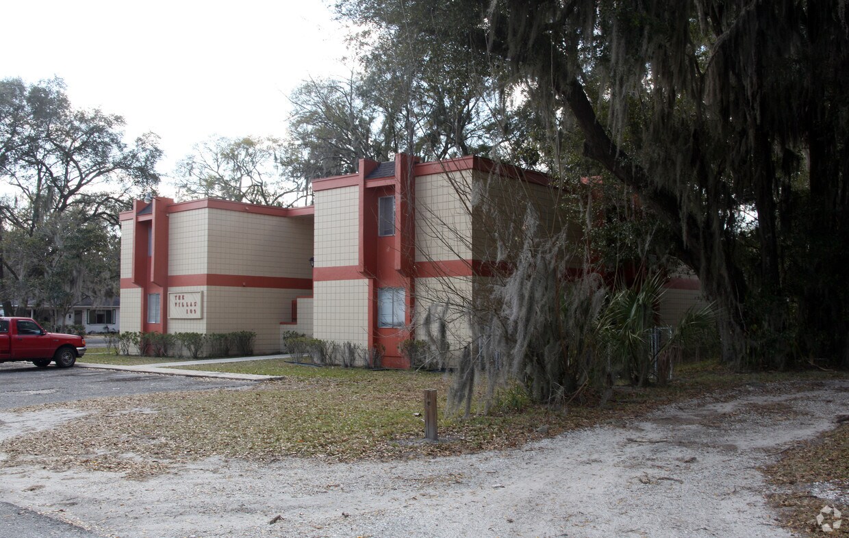 Building Photo - 109 Magnolia St