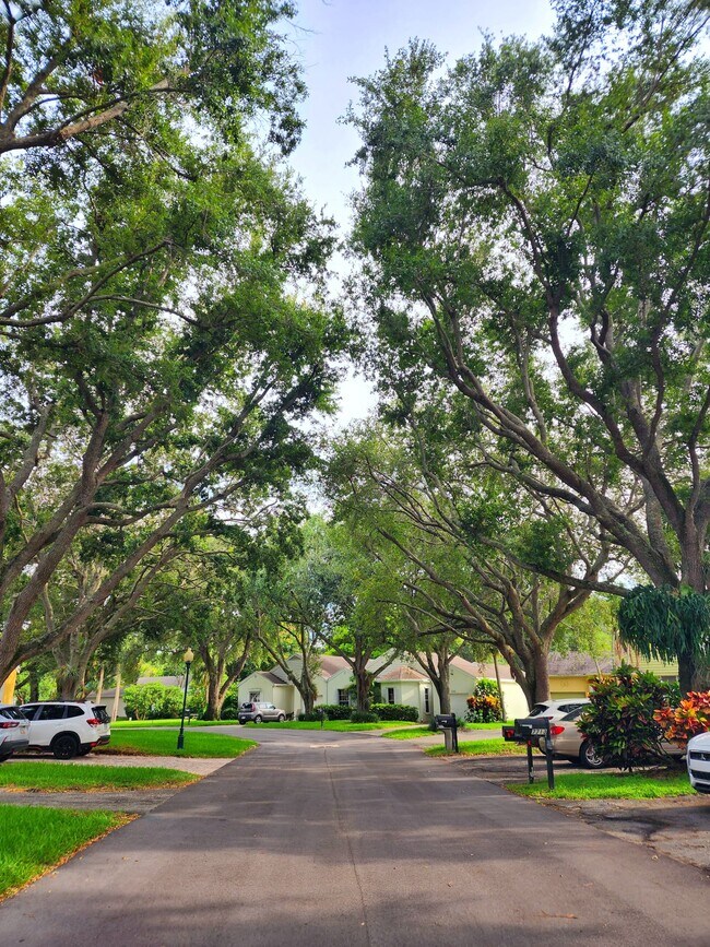 Foto del edificio - 7705 Forest Green Ln