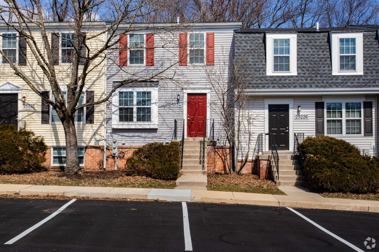 Primary Photo - Greenhills Townhomes & Apartments