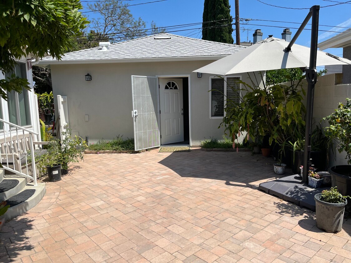 Front - 2256 Canehill Ave