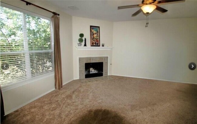 Building Photo - Hard to find 4 bedroom in Master Planned C...