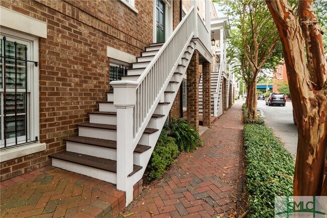 Building Photo - 313 W Taylor St