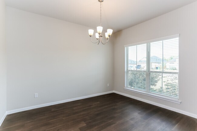 Building Photo - 7215 Victorville Dr