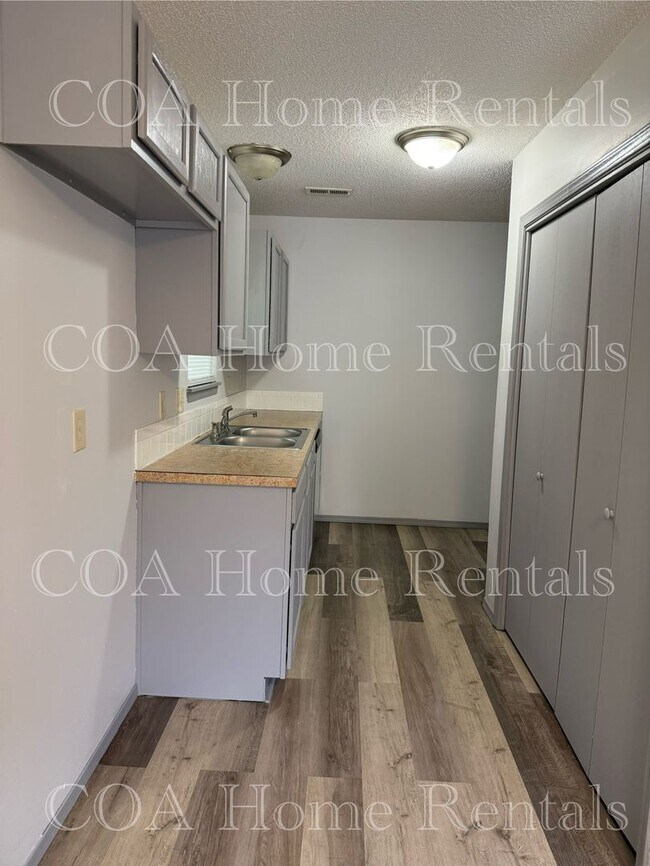 Foto del edificio - North East Side Duplex