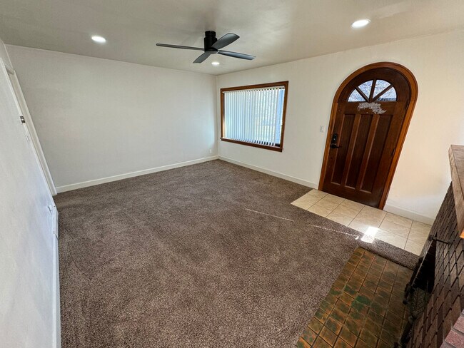 Foto del edificio - 2659 Brinker Ave