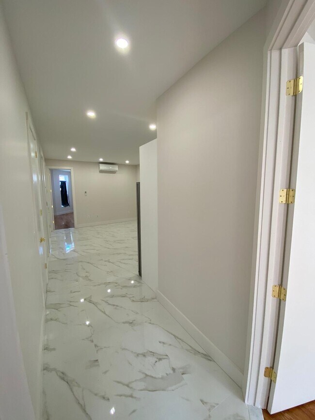 Foto del edificio - 351 E 26th St