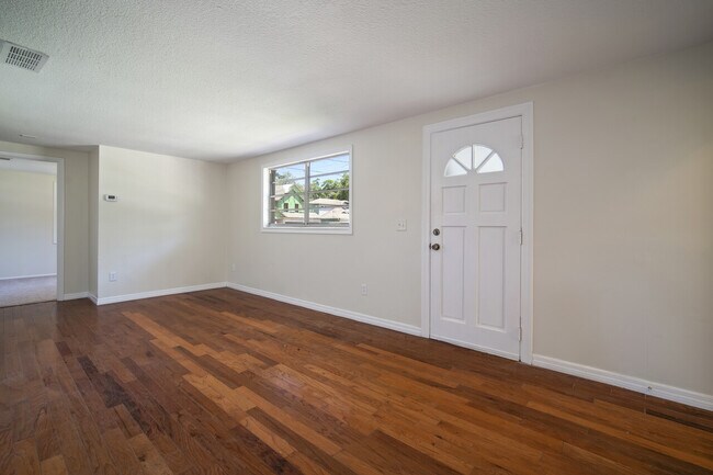 Building Photo - 3420 W Van Buren Drive