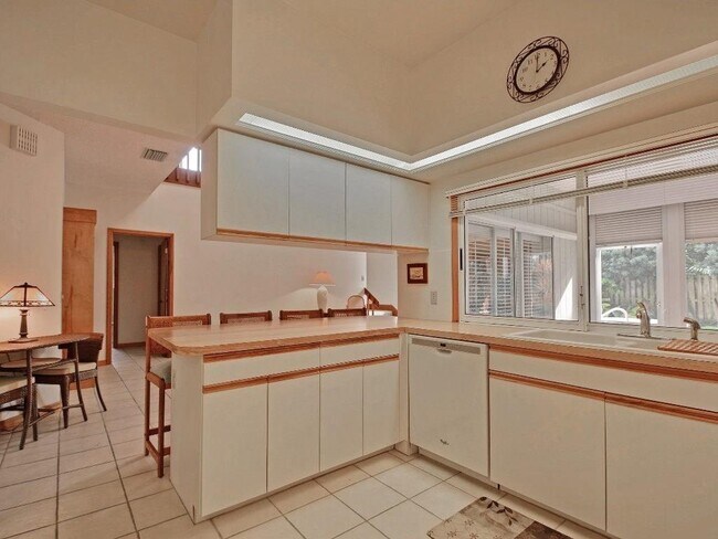 Building Photo - 1040 Beaumaris Way