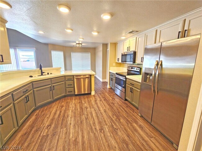 Foto del edificio - 4591 Stoneham St