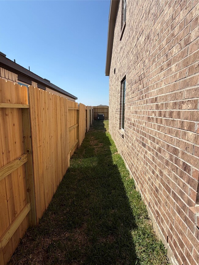 Foto del edificio - 16819 Old Wagon Wy