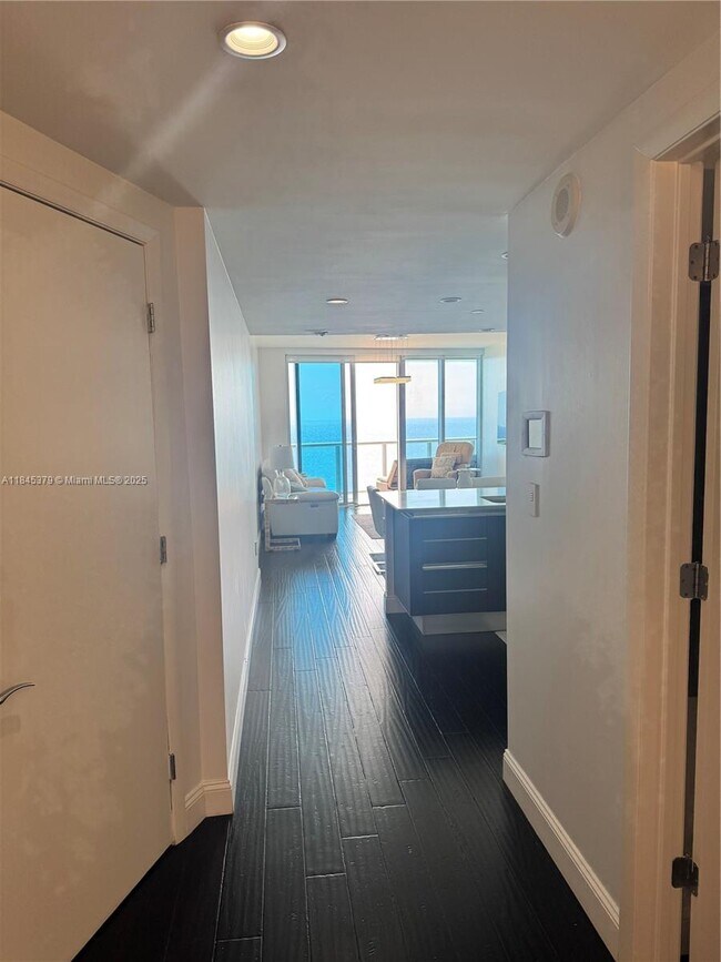 Foto del edificio - 17001 Collins Ave