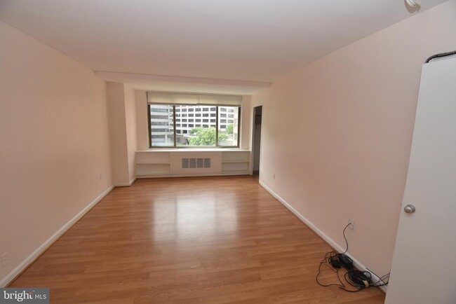 Building Photo - 1121 Arlington Blvd