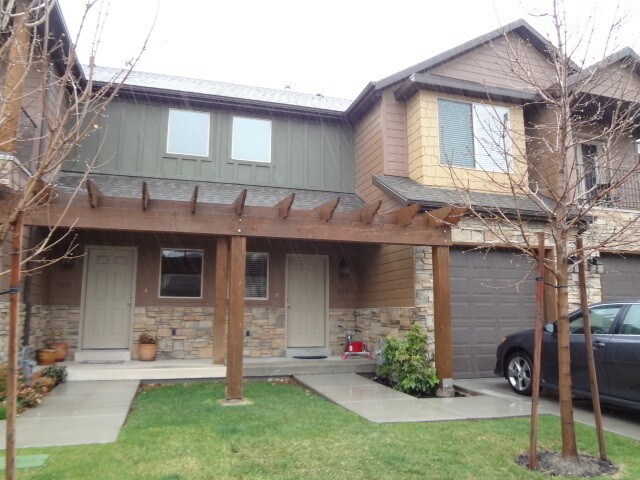 Primary Photo - Beautiful 3 bed with 1 Car Garage
