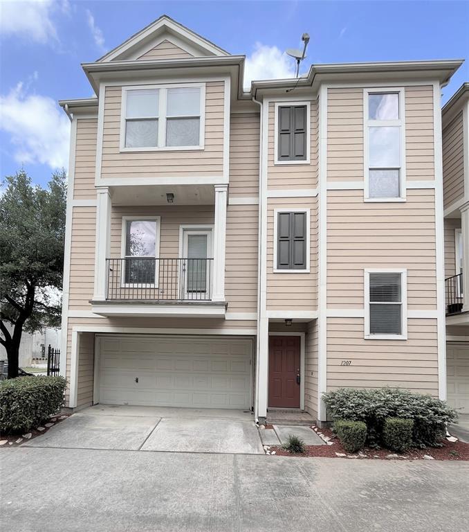 Primary Photo - 1207 Ennis St